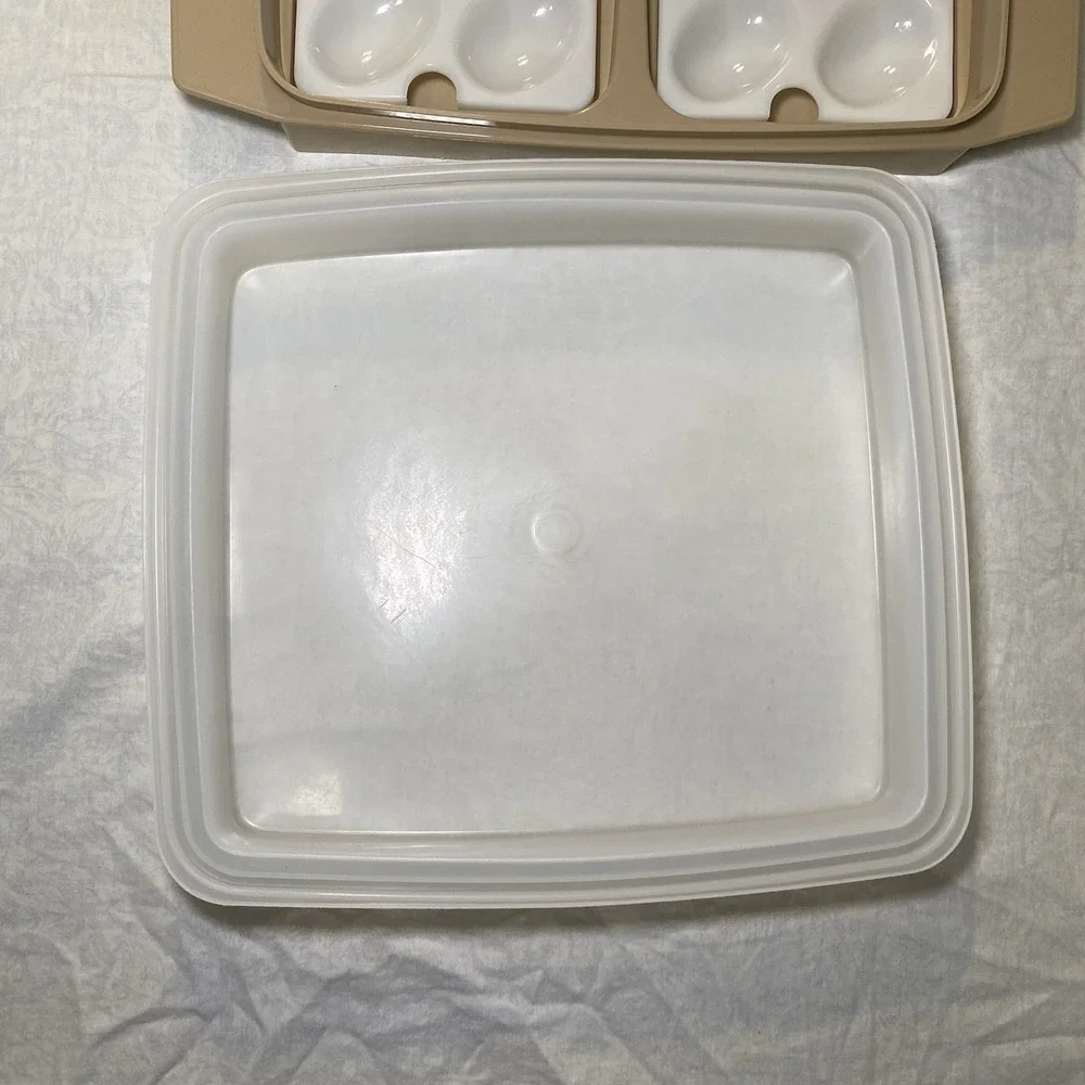 Tupperware Deviled Egg‎ Carrier 723-3 Almond 24 Egg Tray Lid Vintage